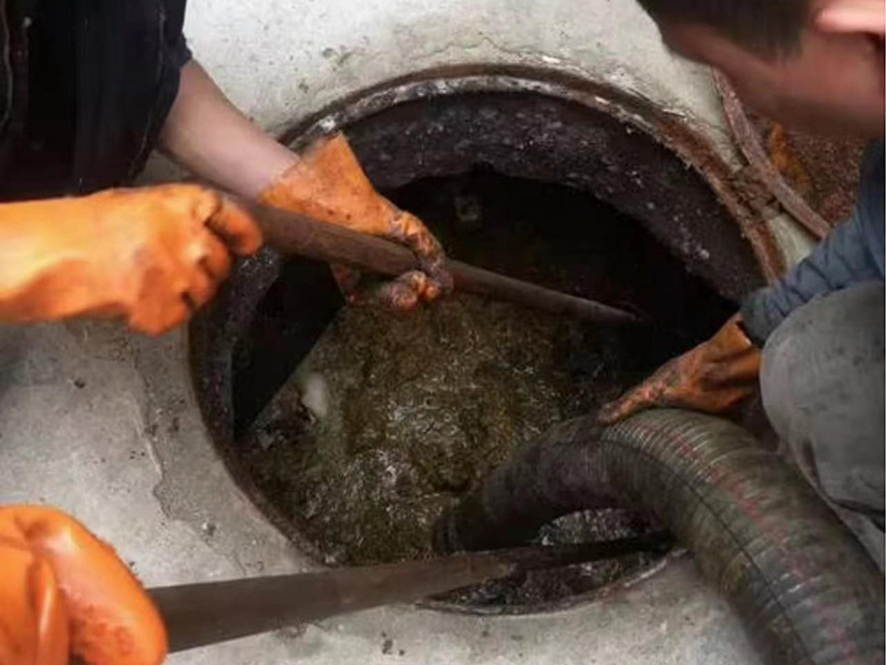 都江堰清理化粪池时如何避免沼气的危害?